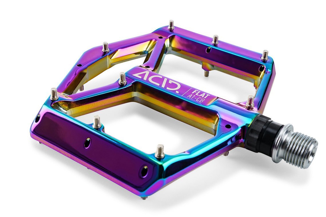 Wow! Mit den Acid Flatpedals kommt Farbe ans Bike.