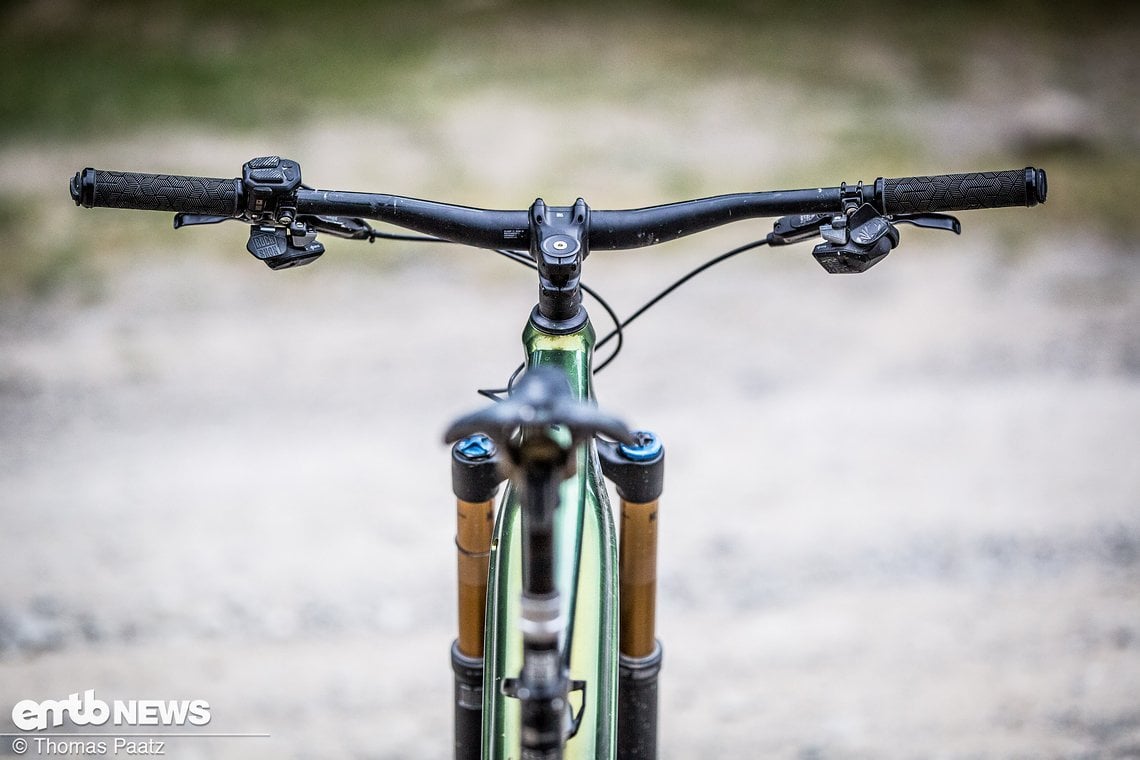 So sieht das aufgeräumte Cockpit am Topmodell aus - SRAM AXS sei Dank!