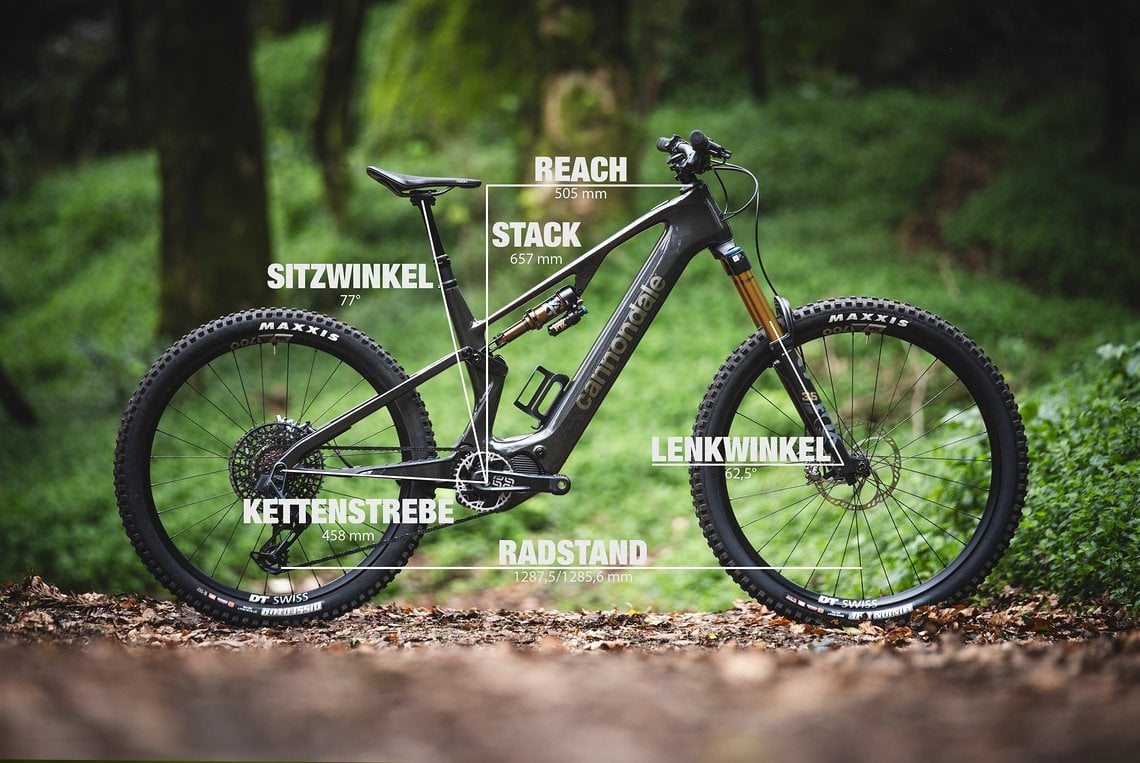 Das Cannondale Moterra SL 1 mit Geometrieangaben in Größe XL.