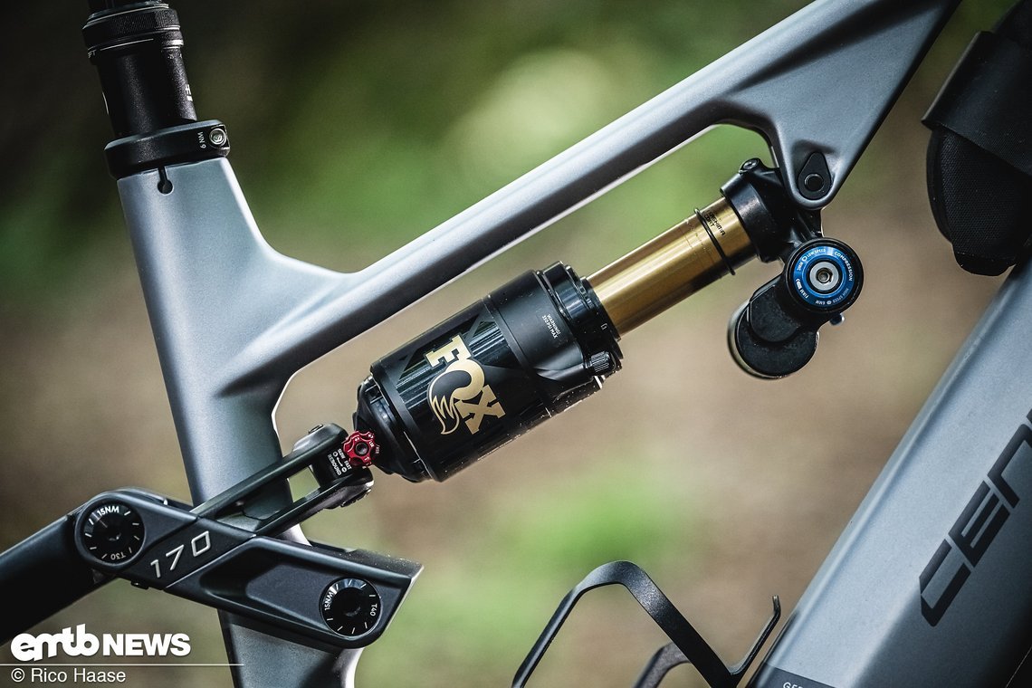 Der Fox Factory X2-Dämpfer sorgt für viel Traktion und Komfort am Hinterrad.