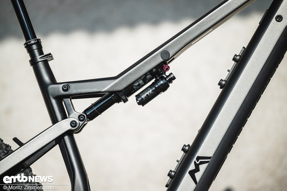 ... am Heck ein Fox FloatX Performance-Dämpfer.