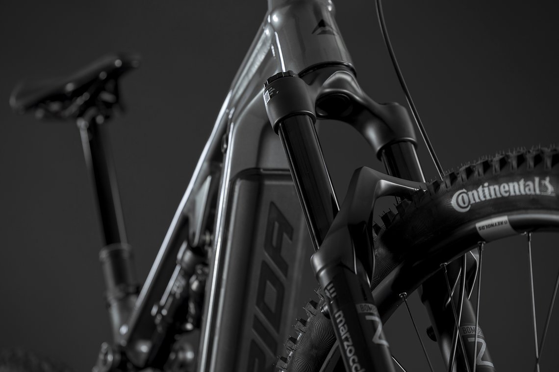 Das Etmo 800 kommt mit Marzocchi Bomber Z, das Etmo 700 setzt auf RockShox Psylo Silver RC.