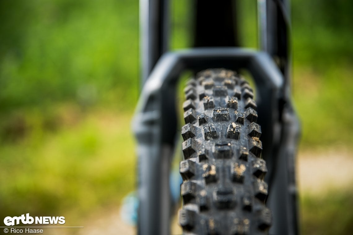 An der Front rollt ein Maxxis Assegai, der einen guten Grip besitzt.