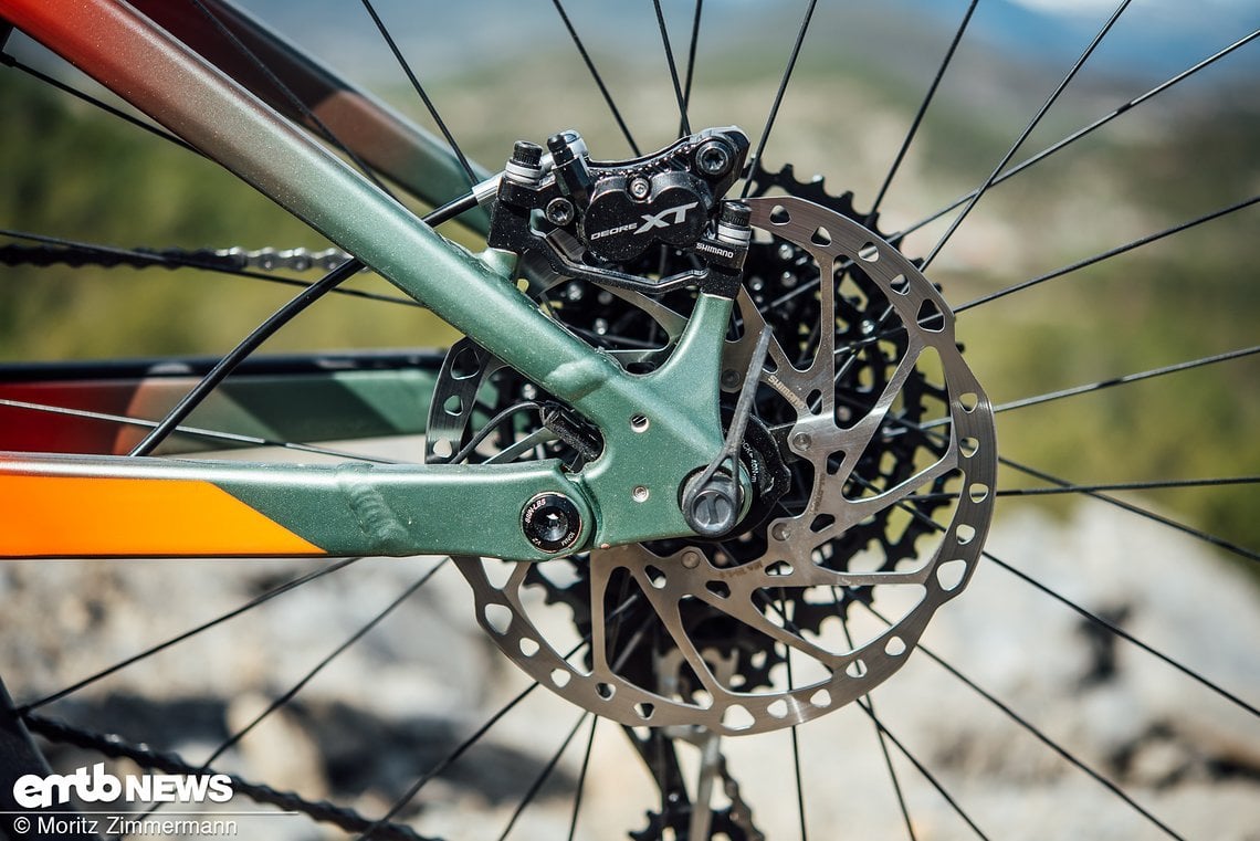 Die Shimano XT Vier-Kolben-Bremse hat zwar ordentlich Power