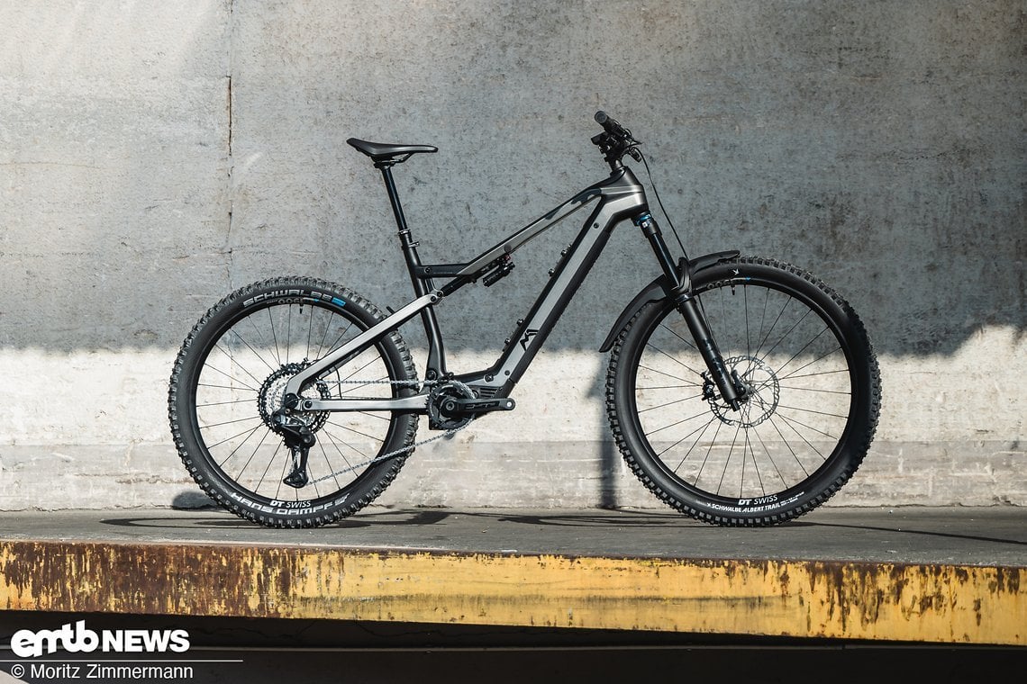 Dank der potenten Performance auf dem Trail und der Möglichkeit der individuellen Konfiguration – trotz den eigenwillig gemixten Reifen – sichert sich das M1 AM.600.SX 6.0 den Testsieg in diesem Vergleichstest.