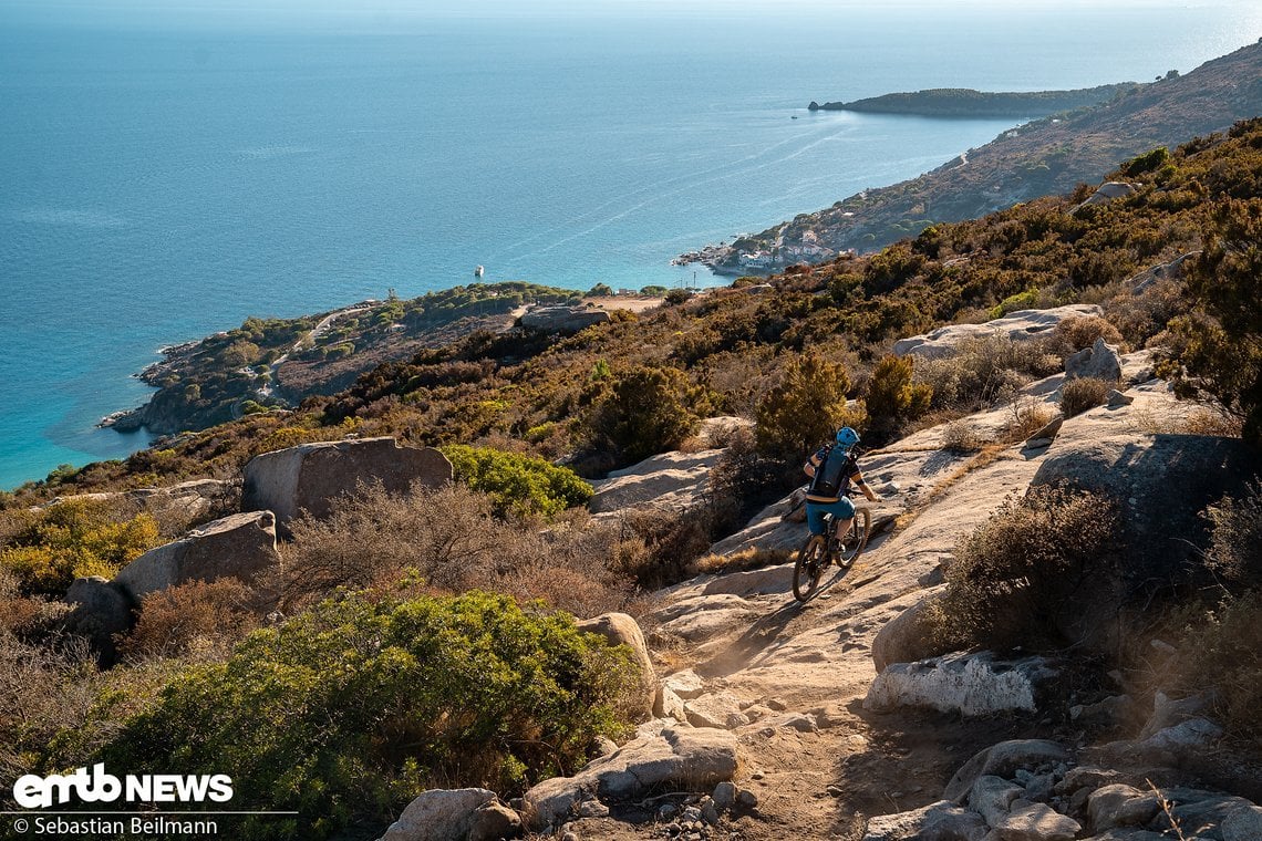 ... sollte man sich auf dem anspruchsvollen Trail eher nicht konzentrieren