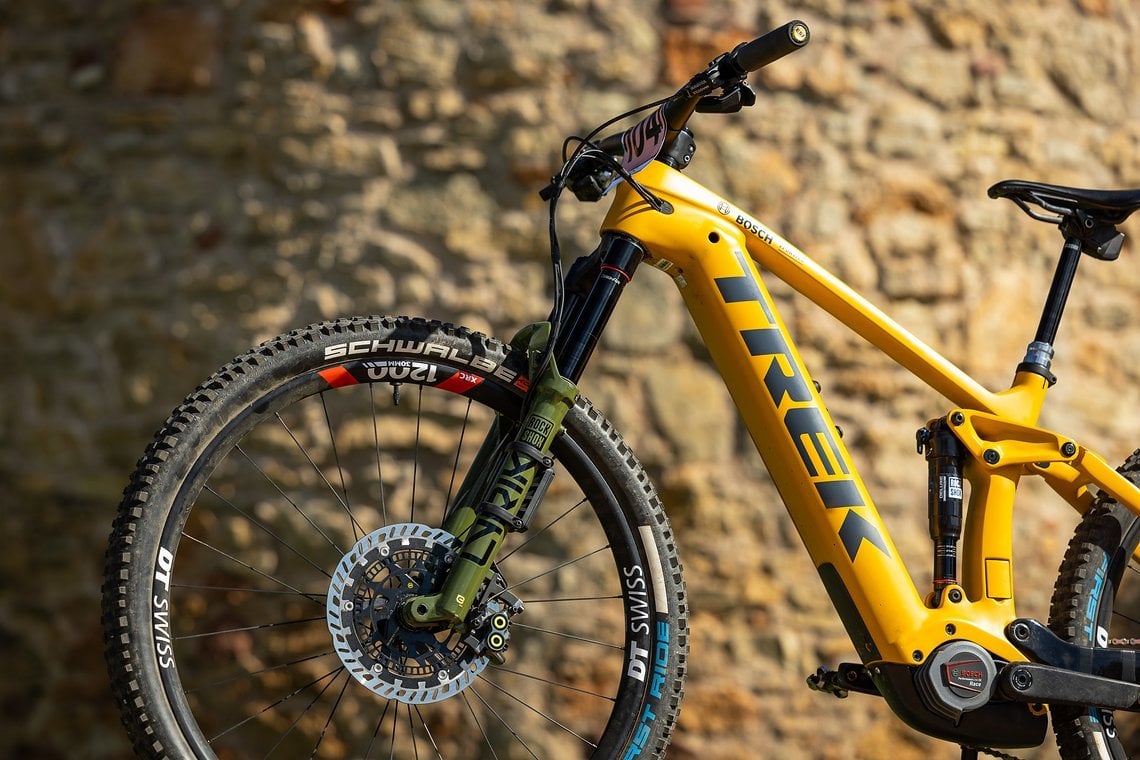 Im Race-E-Bike von Nathalie kommt eine RockShox Lyrik Ultimate und ...