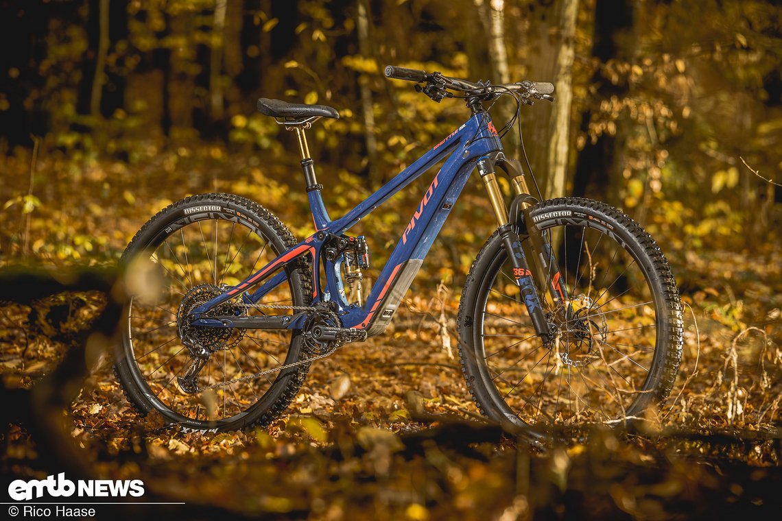 Optisch erinnert das Design und sämtliche Proportionen des Pivot Shuttle SL Pro eher an ein Push- oder Bio-Bike, als an ein E-Bike.