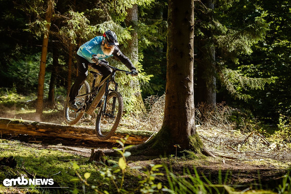 Leichter und damit etwas leichtfüßiger: Das Ekano CF. Für die Federwegsmenge ist es agil, bietet dabei aber auch ordentliche Nehmerqualitäten.