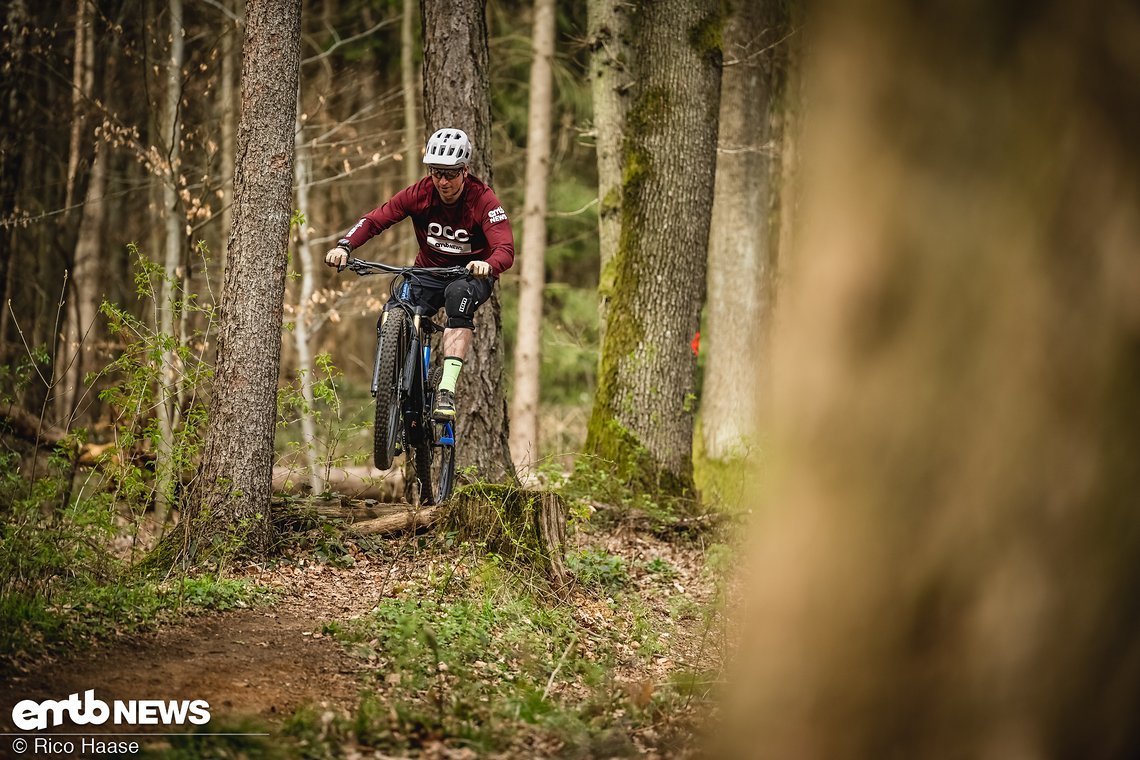 Und wenn der Trail solche Situationen zulässt, kann man als sportlich ambitionierter Fahrer auch einfach mal abziehen.