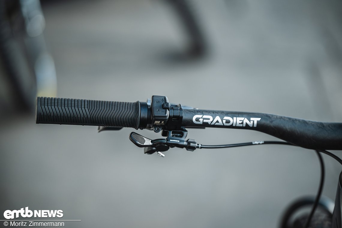 Um die unterschiedlichen Modi oder im Menü auf dem Display zu blättern, nutzt man die kompakte Mini-Remote.