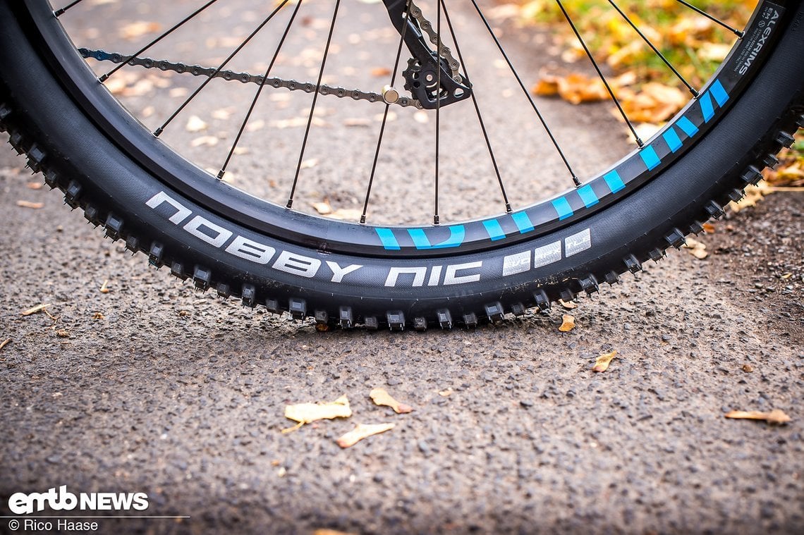 Hinten verbaut Canyon einen Schwalbe Nobby Nic, um genügend Traktion zu erzeugen