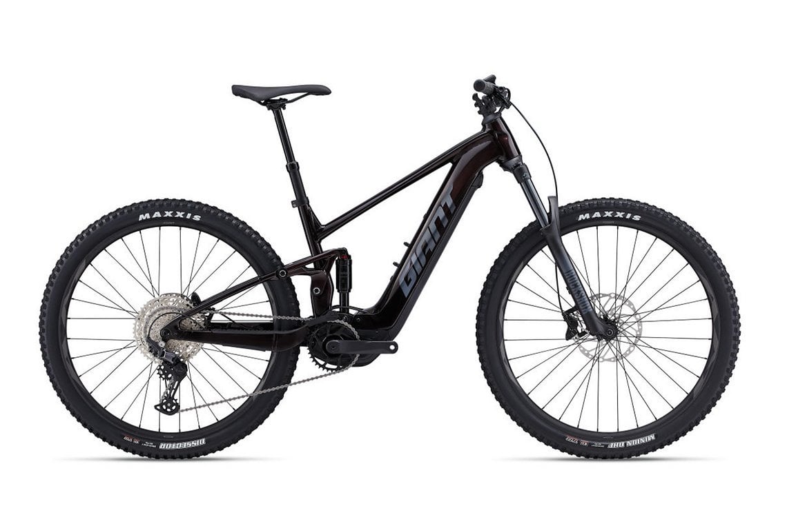 Ebenfalls im E-Trail-Segment ist das Giant Stance E+ Pro 1 unterwegs – mit hauseigenem SyncDrive Pro2 Motor mit 800 Wh geht es für 4.899 € Richtung Trail.