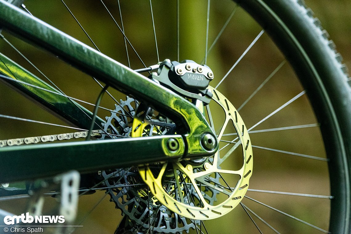 Mit 220/200 mm Scheiben ausgerüstet bringt einen die SRAM Maven Silver kraftvoll zum Stehen.