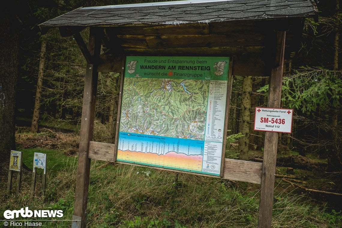 Übersichtstafeln findet man alle paar Kilometer