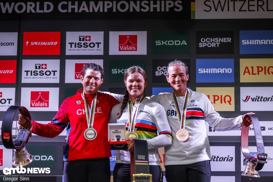 Das Podest der Damen mit der Weltmeisterin George Swift aus Neuseeland, vor Florencia Espiñeira Herreros aus Chile und Tracy Moseley aus Großbritannien, die sich Bronze sicherte.