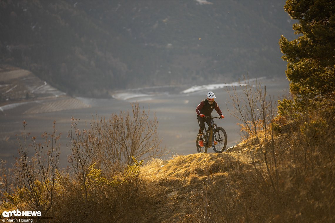 Uphill ist mit dem Canyon Spectral:ON CFR Ltd inklusive RockShox Flight Attendant leicht anders.