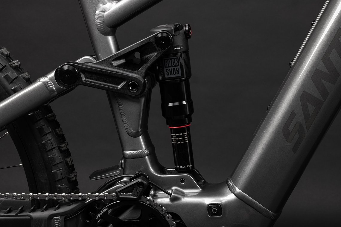 Beide Modelle setzen auf RockShox-Federung.