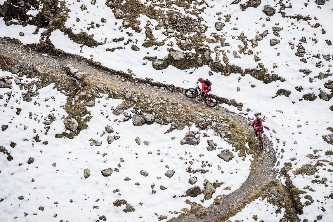 Der Trail Scalettapass schlängelt sich durch den Schnee