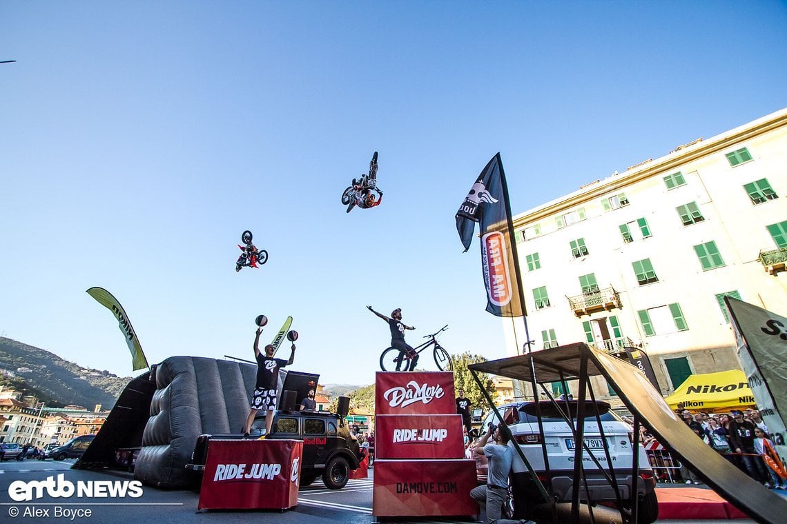 Es gab auch eine Freestyle-Motocross-Show zu bestaunen.