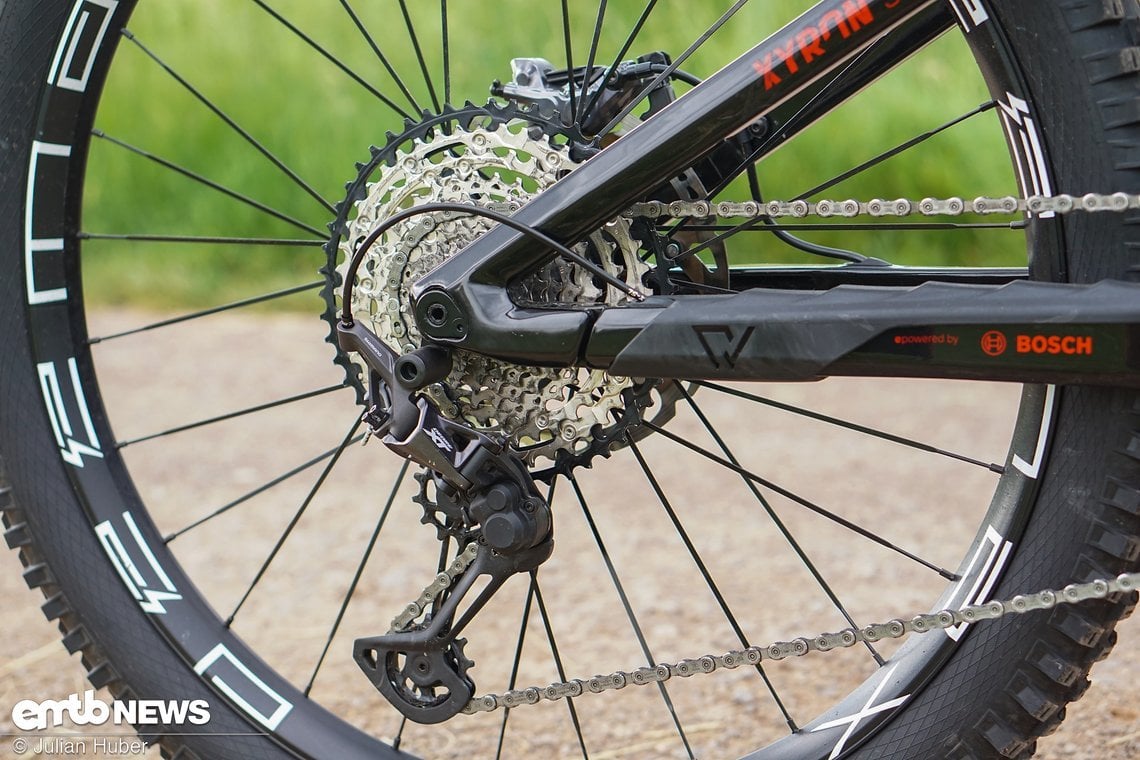 Die 12 Gänge werden über das mechanische Shimano XT-Schaltwerk einsortiert.