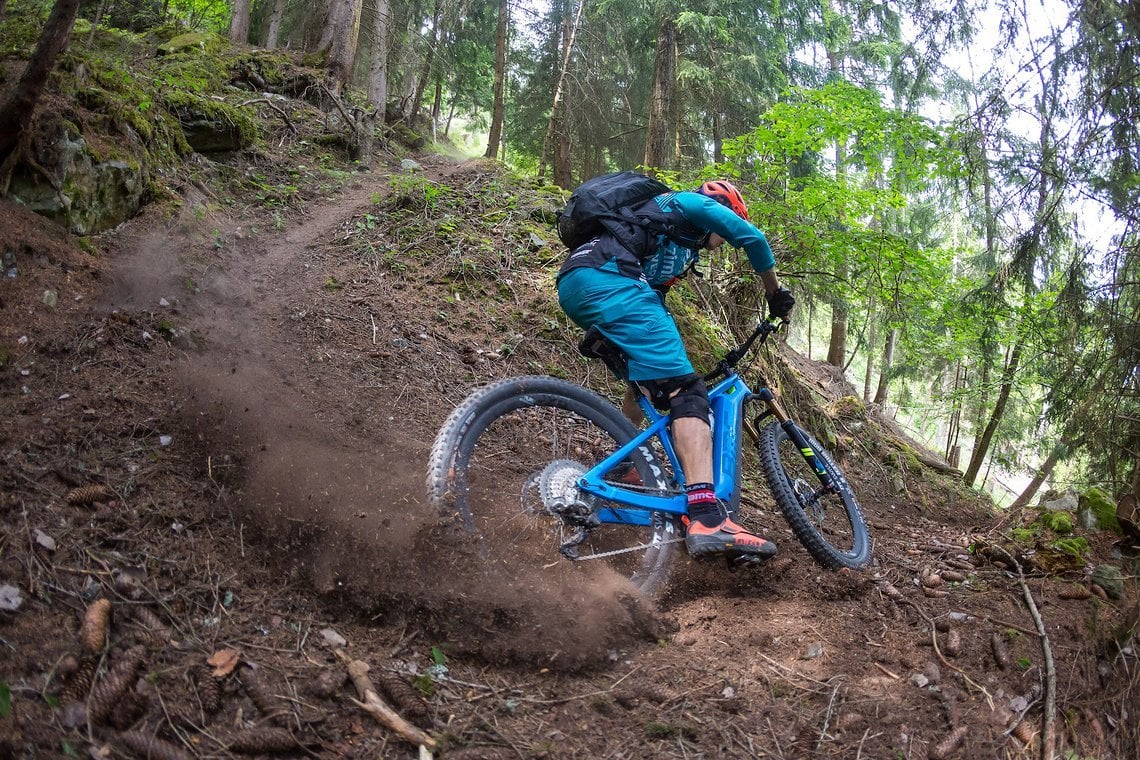 Ludo wirbelt mit dem BMC Trailfox AMP ordentlich Staub auf