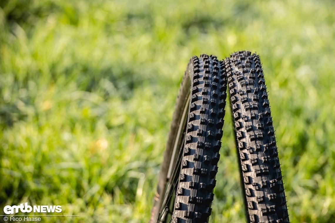 Wir haben die Zipp 3Zero Moto Carbon-Laufräder für den Test mit Reifen von Specialized bestückt.