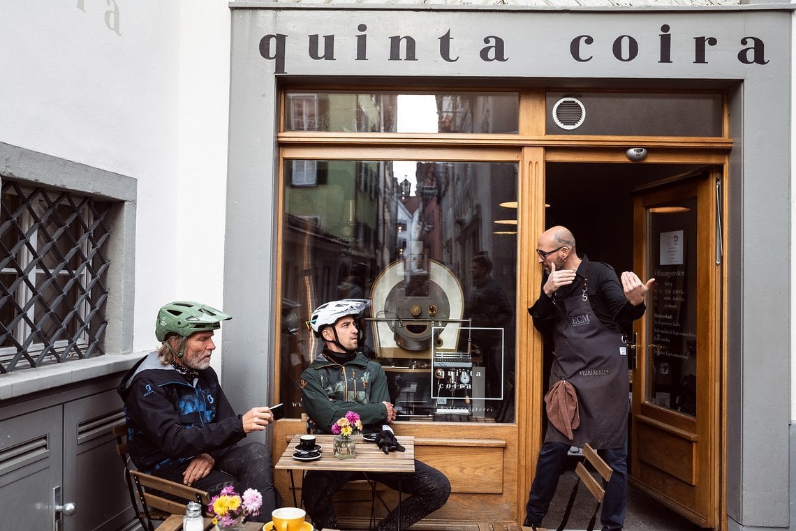 Nino trinkt nach eigener Aussage um die sieben Kaffee am Tag.