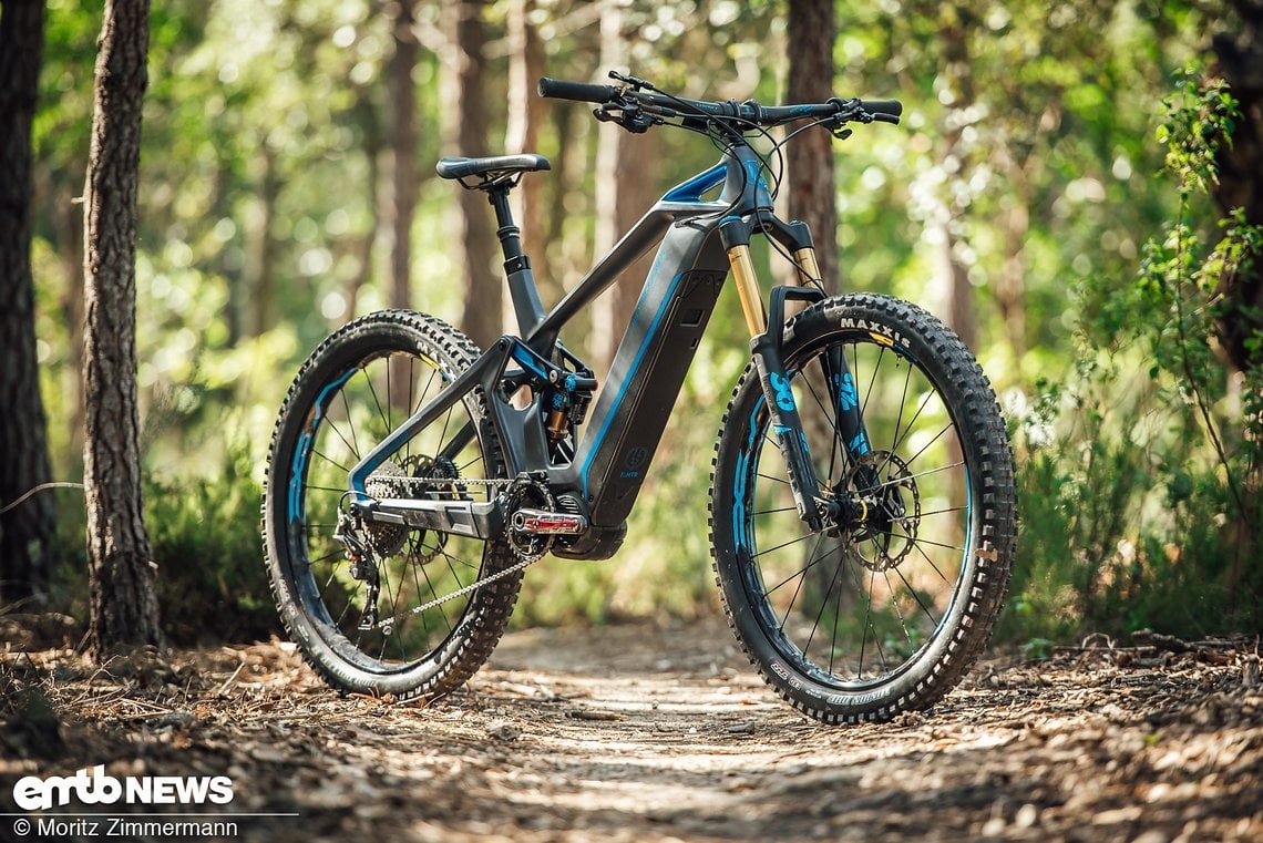 Das Mondraker E-Crusher ist ein langes E-Bike, das hohe Geschwindigkeiten ermöglicht