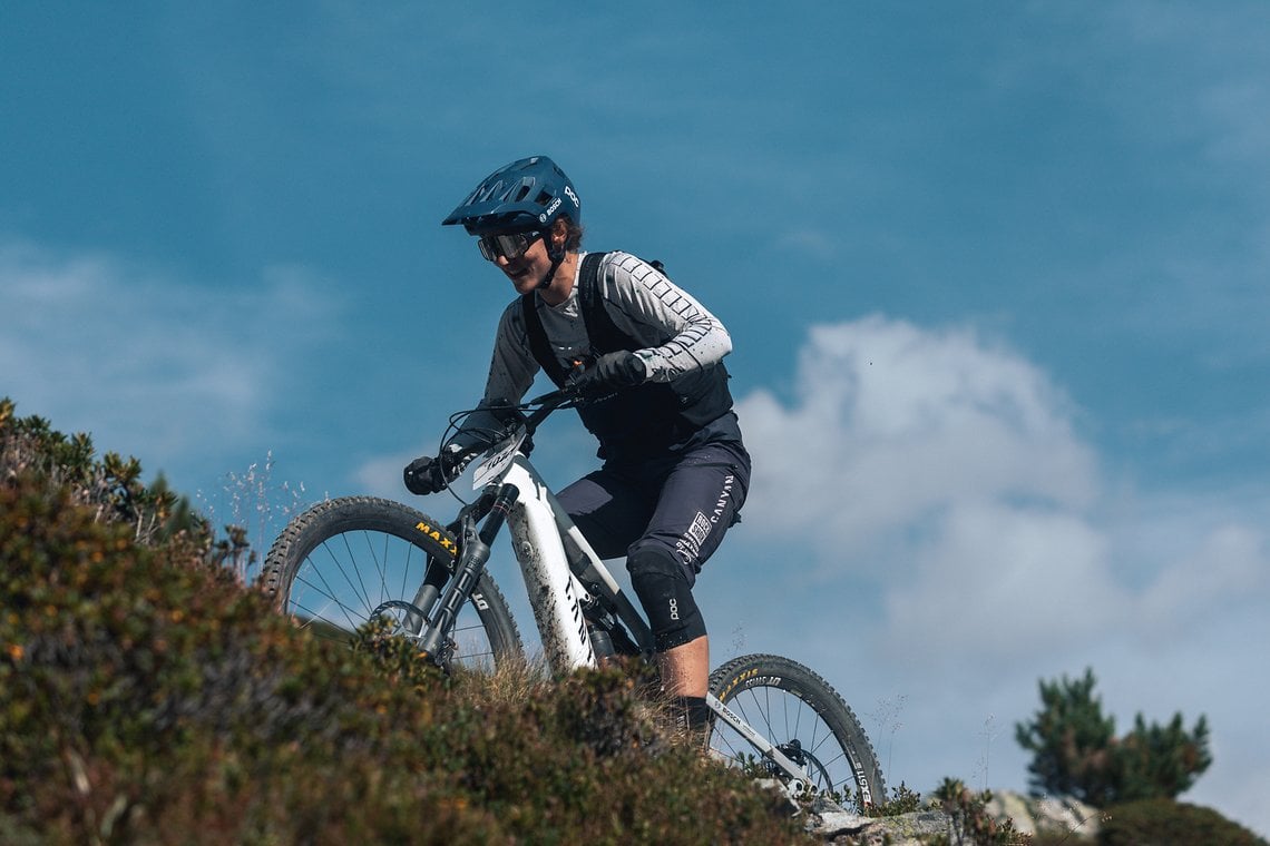 Auch Enduro-Legende Ines Thoma war 2023 bei einigen Rennen mit dem E-Bike dabei.