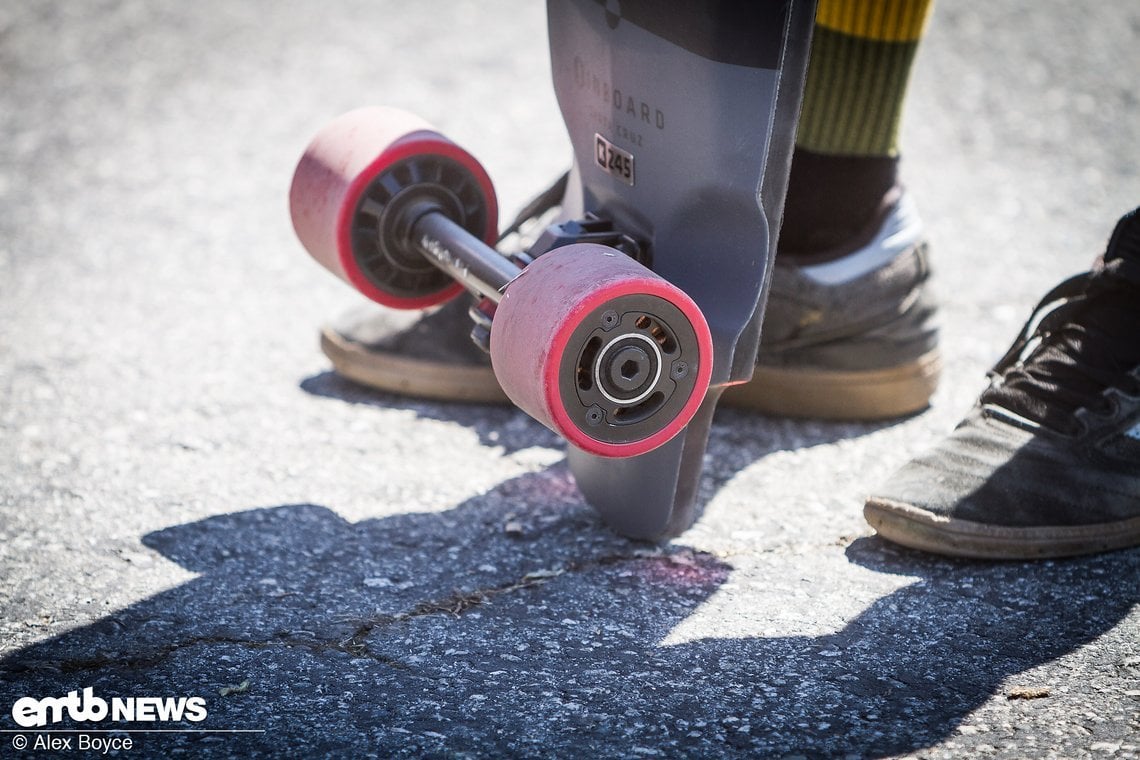 Die Räder sind absoluter High-Tech und haben integrierte Motoren.