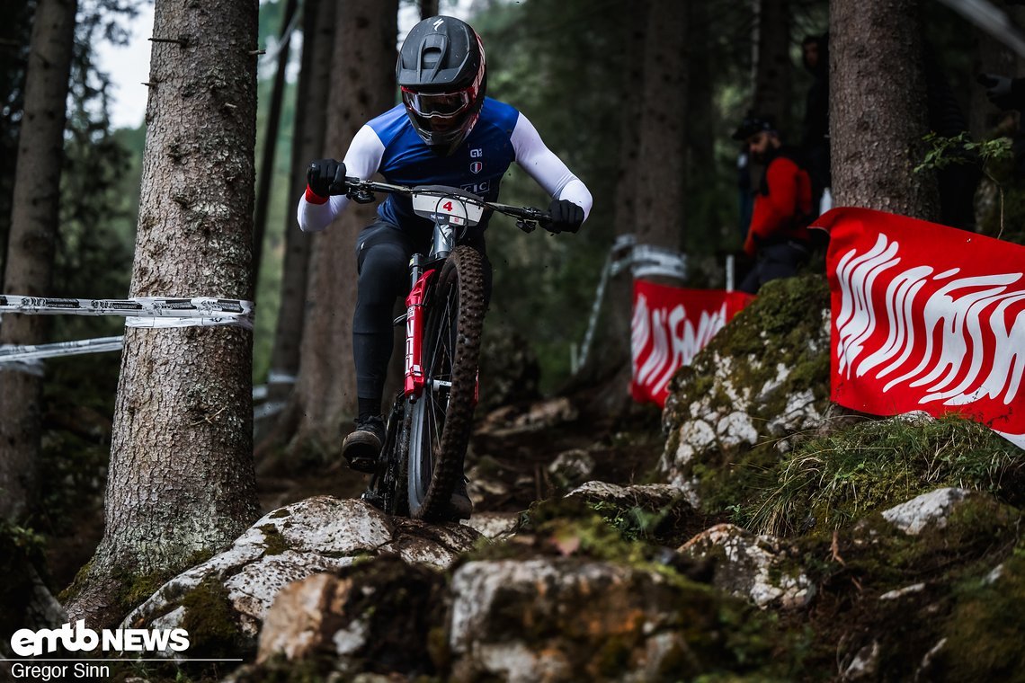 Kevin Miquel ist einer von sieben schnellen Jungs aus Frankreich, die in die Top 10 fahren. Er war der schnellste und holt sich den Sieg!