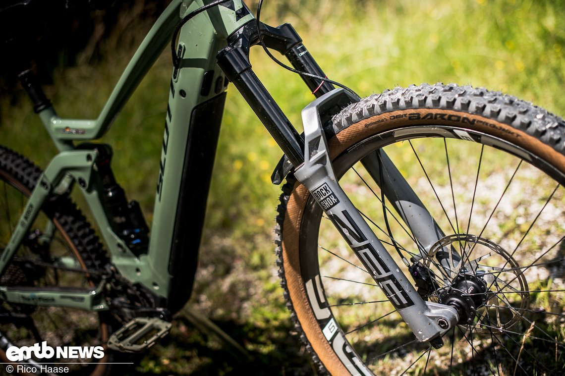 Das komplette Fahrwerk wurde auf RockShox umgerüstet