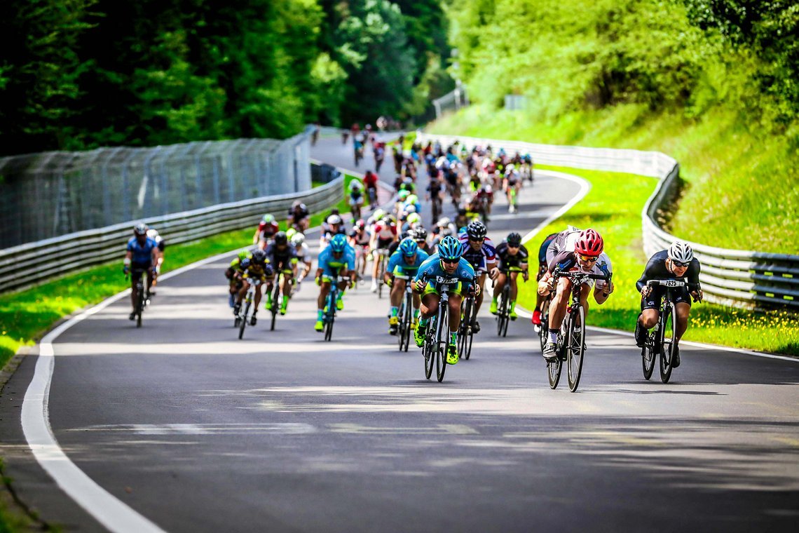 Mit dem E-Bike über den Nürburgring  brettern