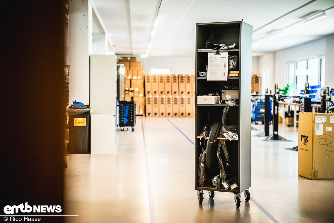 In diesem kleinen Schrank ist alles, was ein Bike an Teilen braucht.