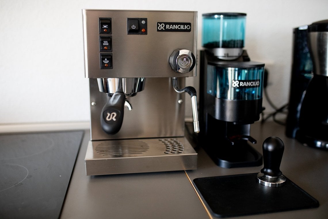 Hannes nutzt eine Rancilio Silvia und die dazu passende Rancilio Rocky-Mühle