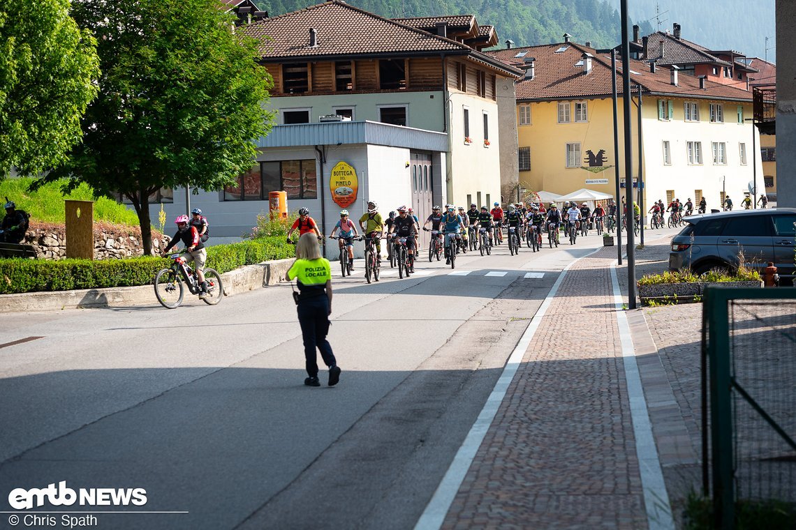 Mit Polizei-Eskorte bin ich bisher nur auf Critical-Mass-Fahrrad-Demos unterwegs gewesen – das Tribe hat Malé aber für ein Wochenende fast in einen Ausnahmezustand versetzt