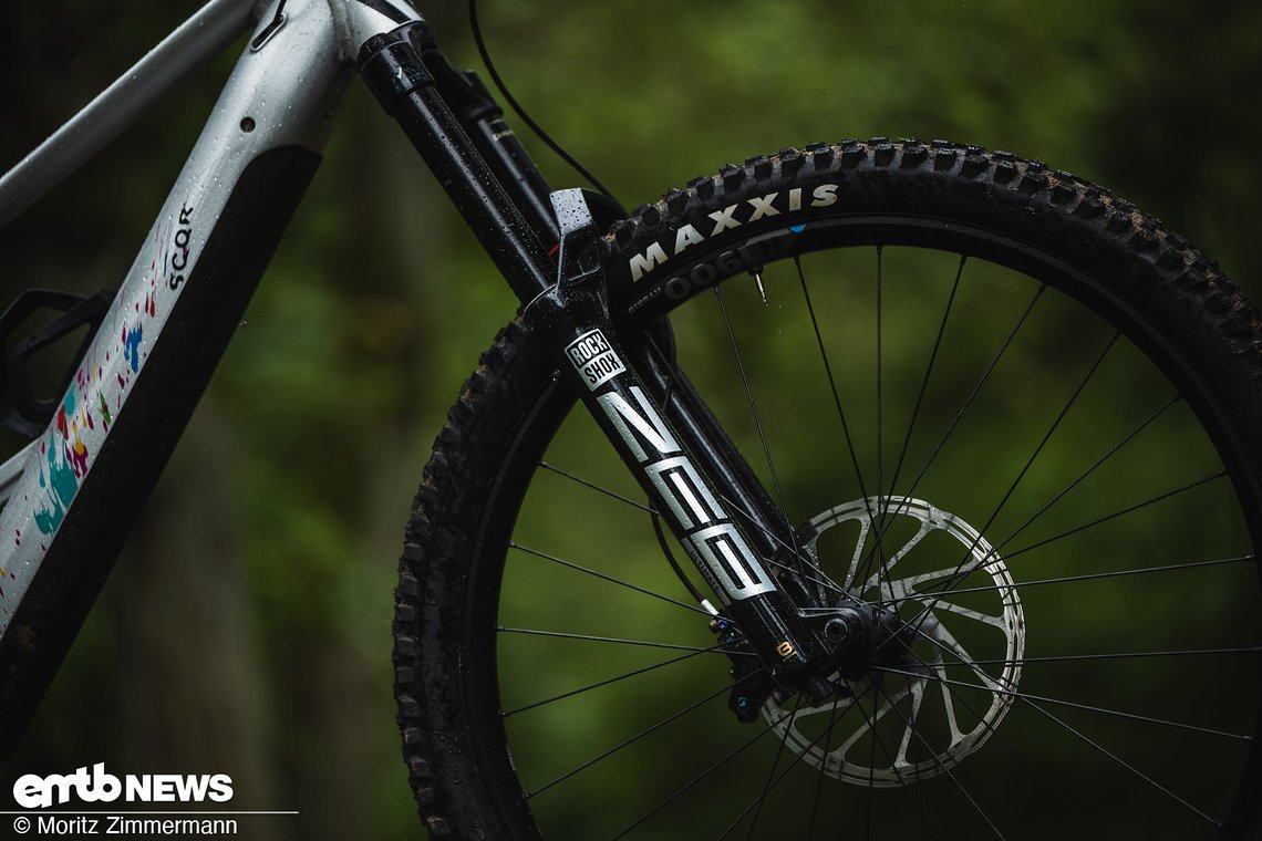 Eine RockShox Zeb Ultimate schmückt das GX-Modell