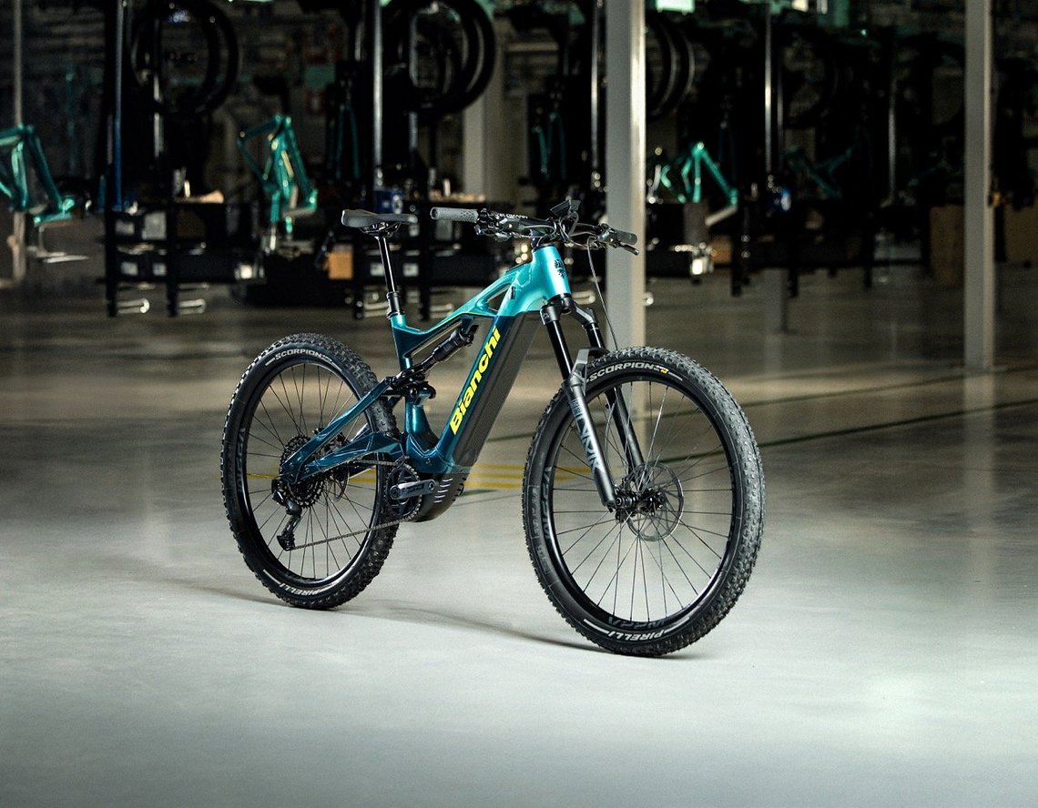 Erhältlich ist das neue Trai-E-Bike in zwei Farboptionen - Aqua Green / Metallic Celeste und Graphite / Silver Gray.
