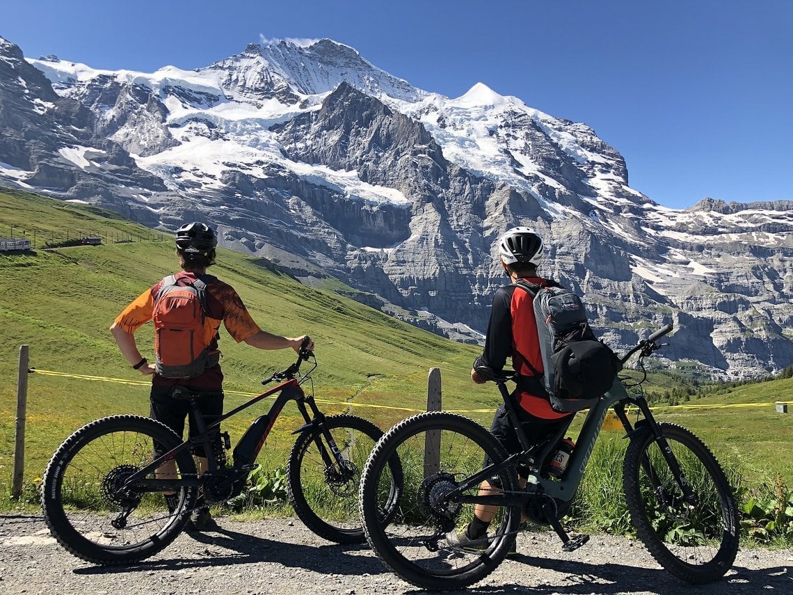 ... wir setzten lieber auf's E-Bike, um an den Punkt zu gelangen, wo man das Silberhorn zu sehen bekommt