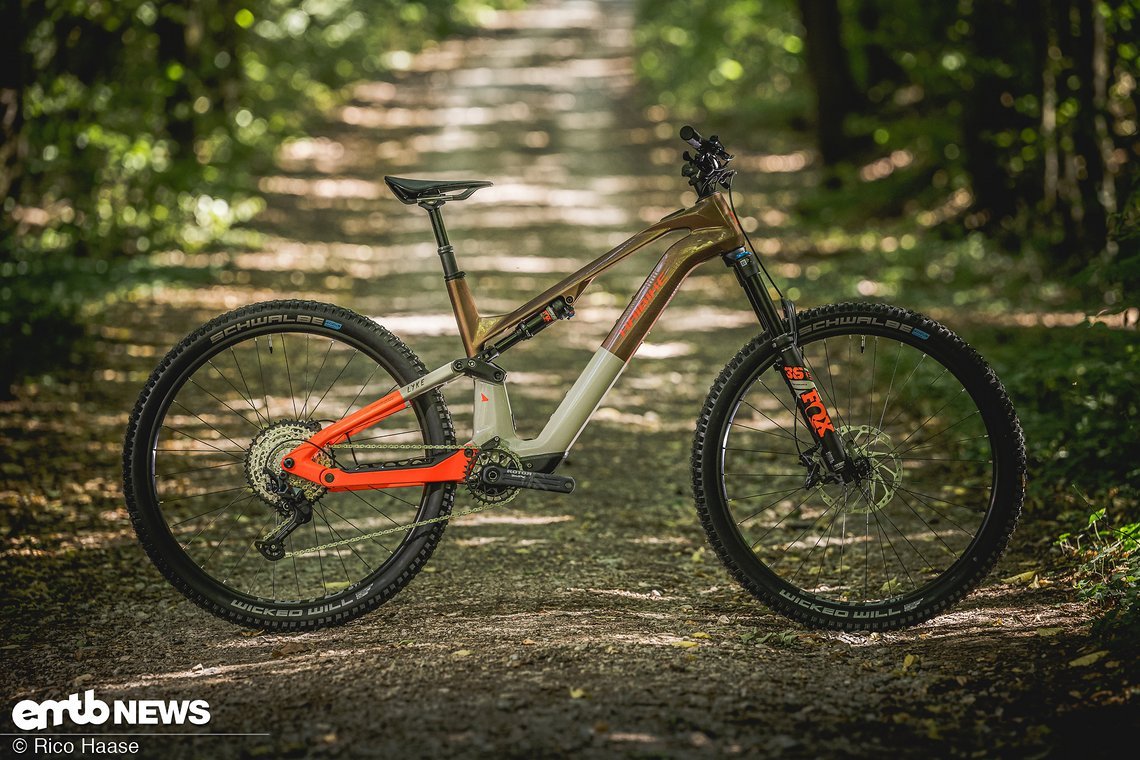 Haibike Lyke CF 10 – in der Serie kommt das Einstiegsmodell mit einem RockShox-Fahrwerk