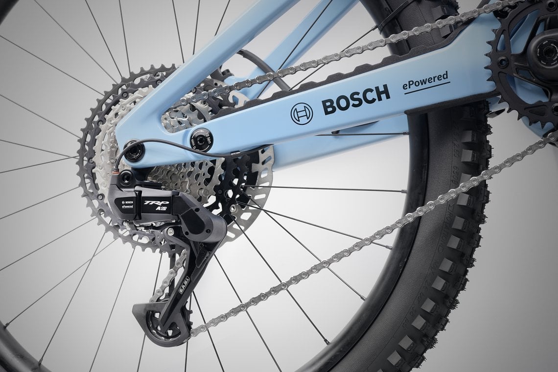 Die TRP E.A.S.I. A12 ist die erste Kettenschaltung mit eShift im smarten System von Bosch. Sie ist speziell für den Einsatz am E-MTB entwickelt und ermöglicht ein besonders effizientes Pedalieren auf dem Trail.