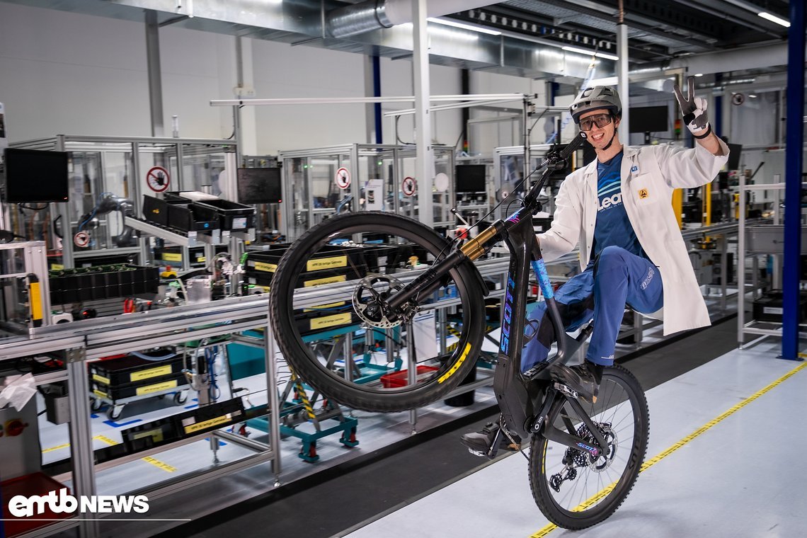 Ob Felix so im Headquarter von TQ-Systems unterwegs ist? Höchstens, wenn er Feierabend hat und es direkt raus auf die Trails geht.