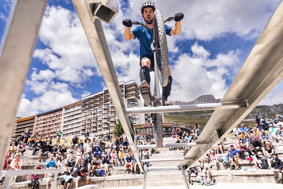 Leiter der Fahrradabteilung: Bike-Stunts vom Profi