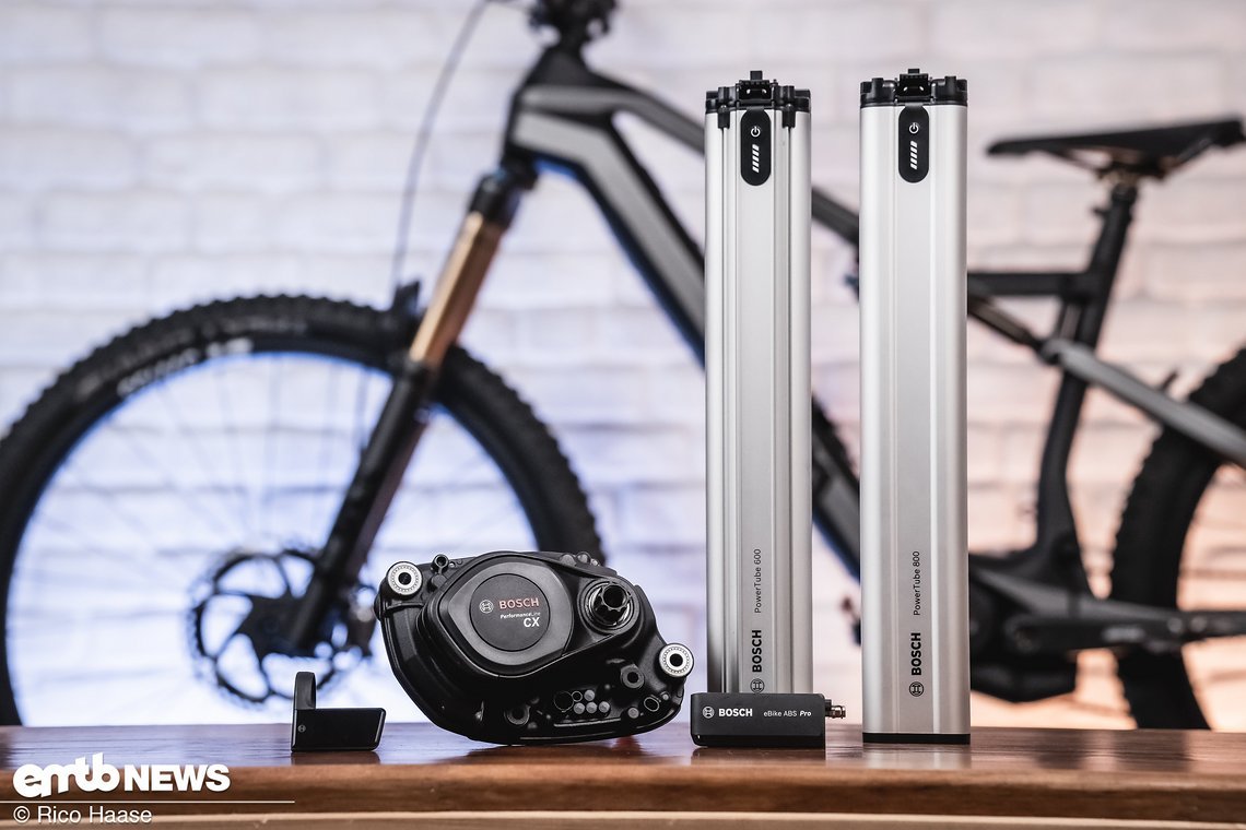 Bosch E-Bike-Neuheiten 2025 – neuer CX Motor, Purion 400-Display, ABS Pro und Akkus mit 600 bzw. 800 Wh Kapazität.