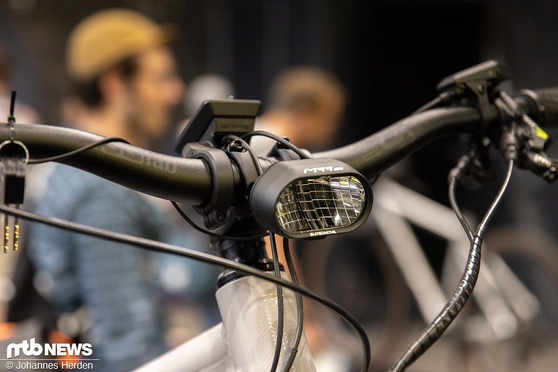 ... mit Schutzblechen, Gepäckträger, Taschen, Licht und mehr.