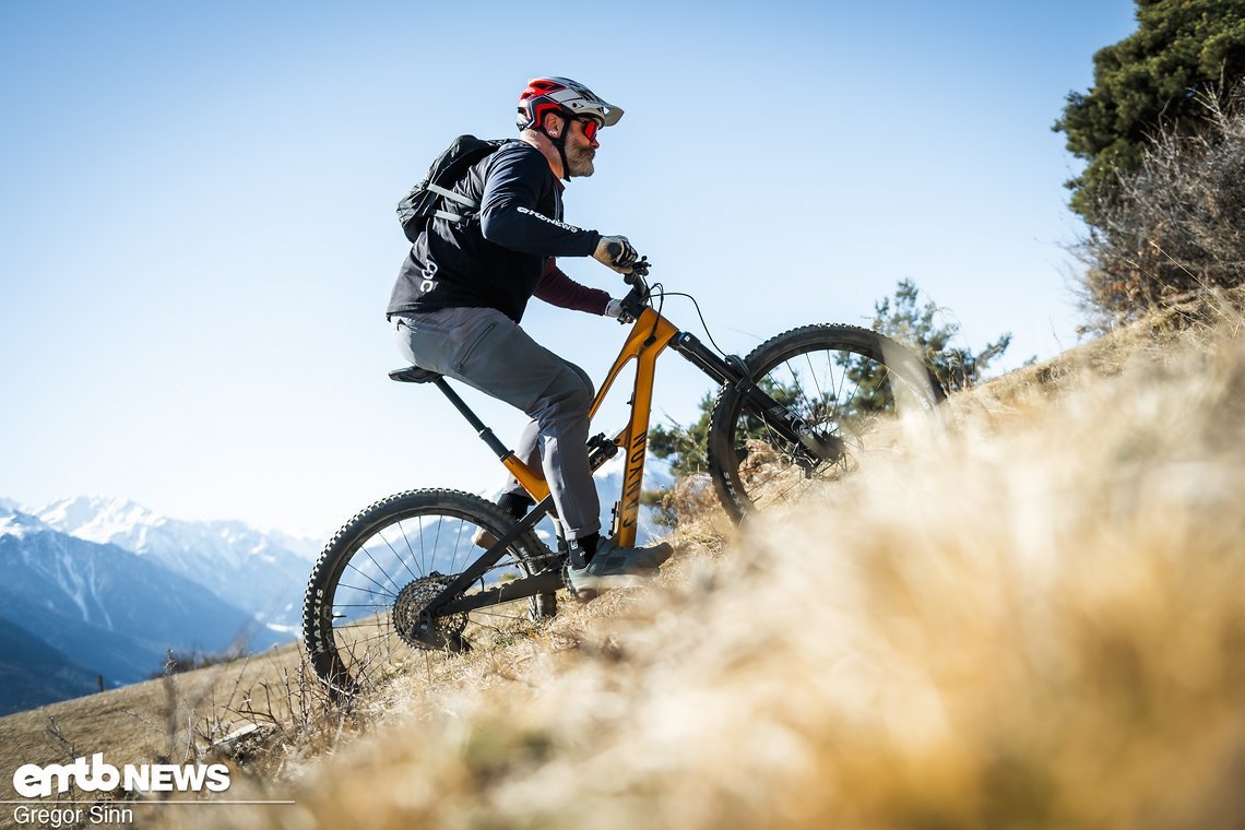 Wer gern technische Uphills hinauf klettert, ist vielleicht mit einem Fullpower-E-MTB besser bedient, aber ...