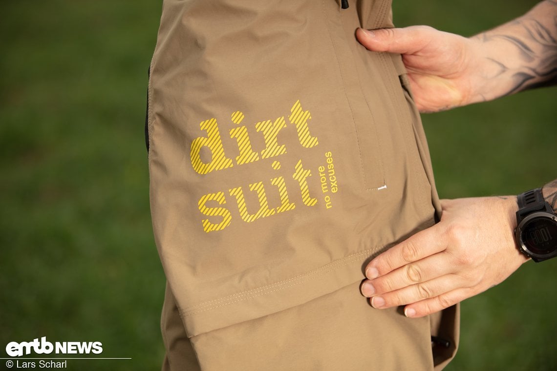 Große Logo-Applikationen machen aus dem Dirtlej Dirtsuit Core Edition einen echten Hingucker