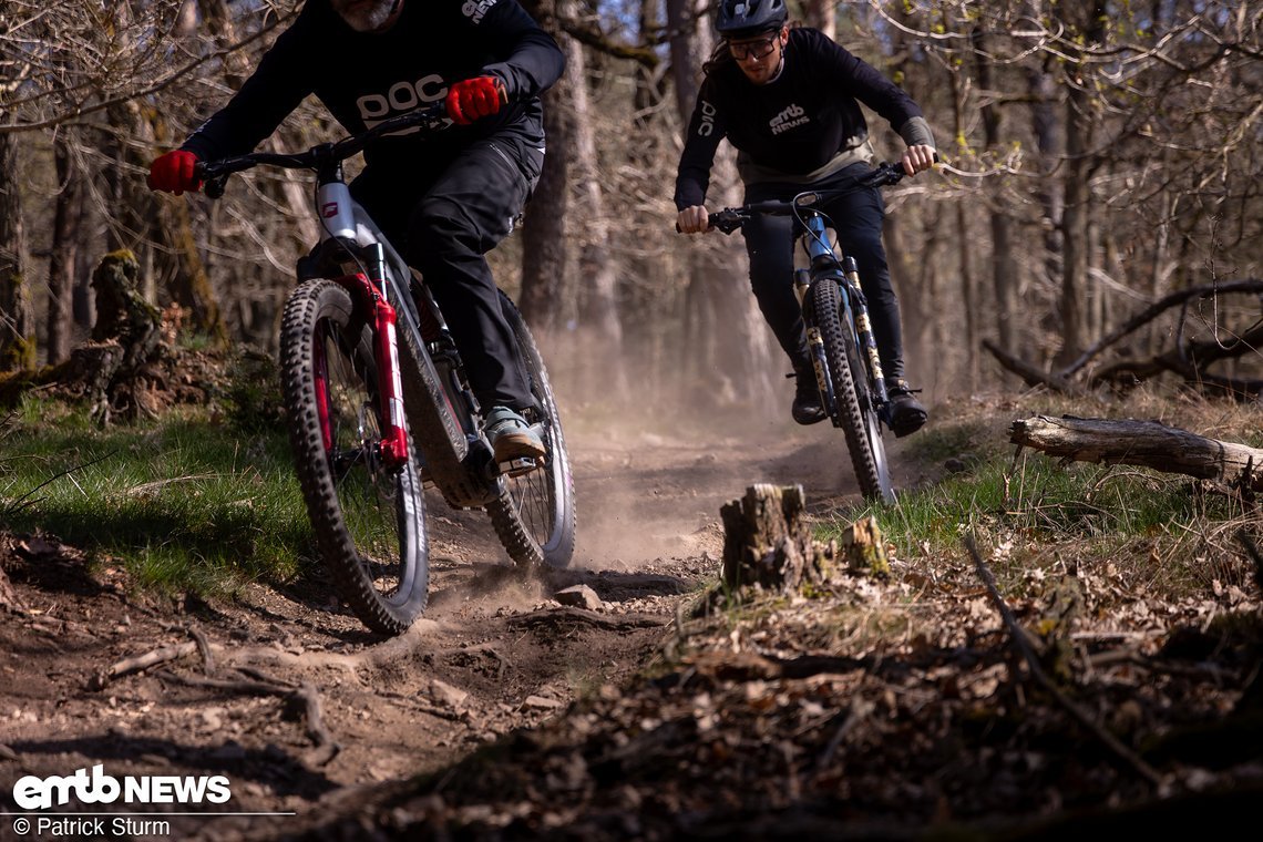 Die RockShox ZEB wird mit etwas mehr Druck/ weniger SAG und geöffneter Dämpfung zum Staubsauger