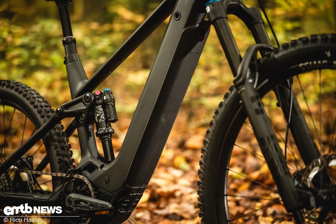 Der 800-Wh-Akku lässt sich am Stevens E-Inception in jeder Rahmengröße bequem aus dem Unterrohr entnehmen.